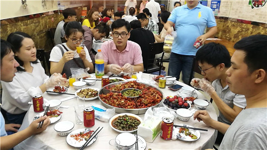 夏日標(biāo)配，小龍蝦盛宴走起！